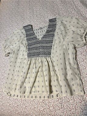 Madewell Embroidered-Yoke in Clipdot Peasant Top in Ivory and Navy. 2X